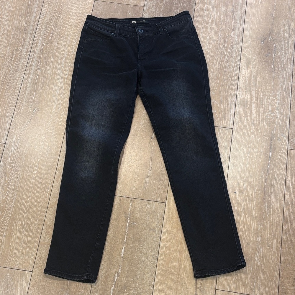 Levi’s flatter and faunts Black Women's Jeans